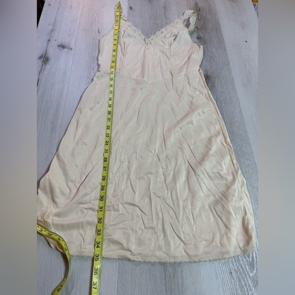 Vintage Kaiser Ivory Lace Trim Slip, size 36S - Picture 10 of 10